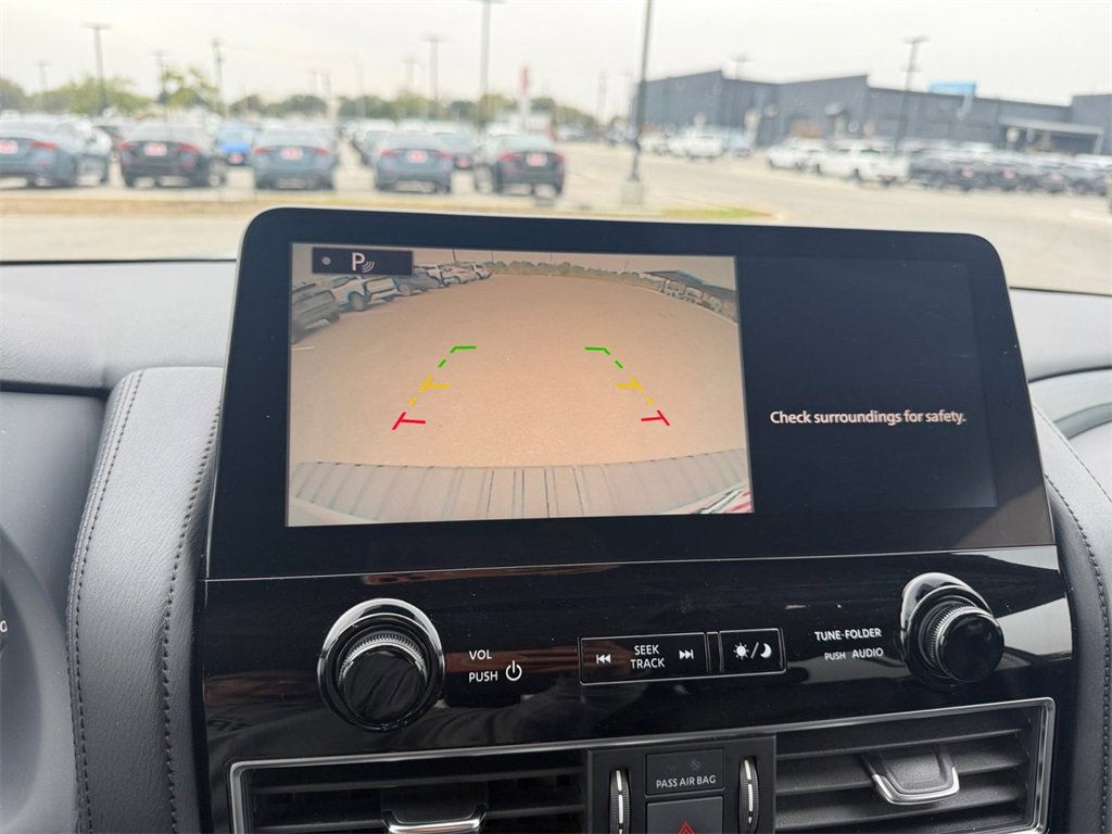 Used 2023 Nissan Armada SV image 16