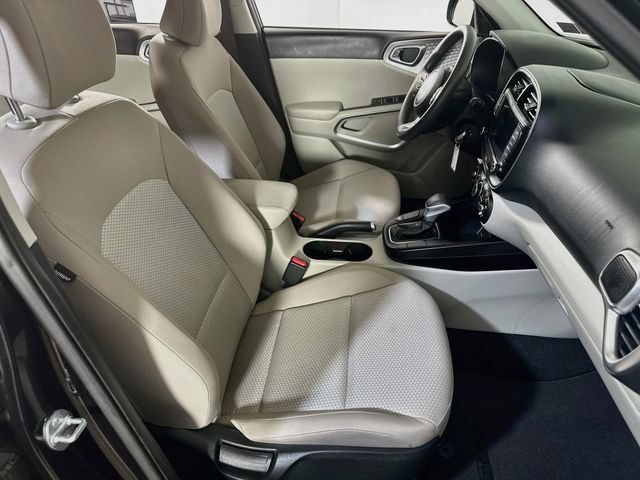Used 2023 Kia Soul LX w/ LX Technology Package FWD image 11