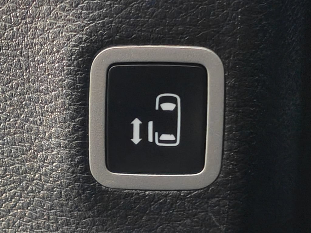 Used 2025 Chrysler Pacifica Select FWD image 55
