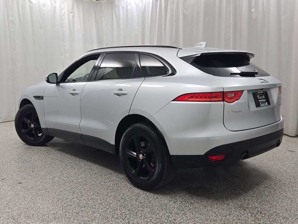 Used 2019 Jaguar F-PACE Premium image 15
