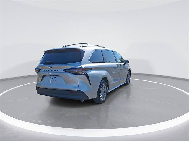 Certified 2025 Toyota Sienna XLE FWD image 9