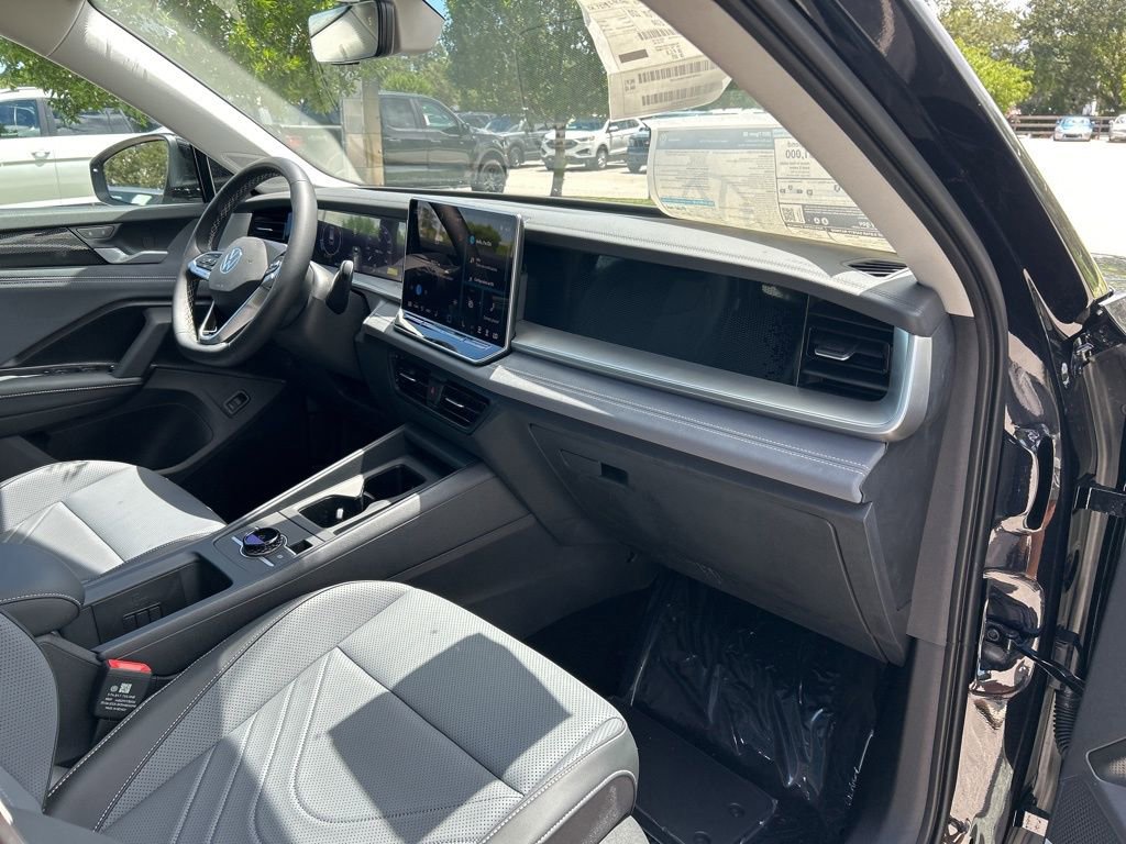 New 2025 Volkswagen Tiguan SE image 38