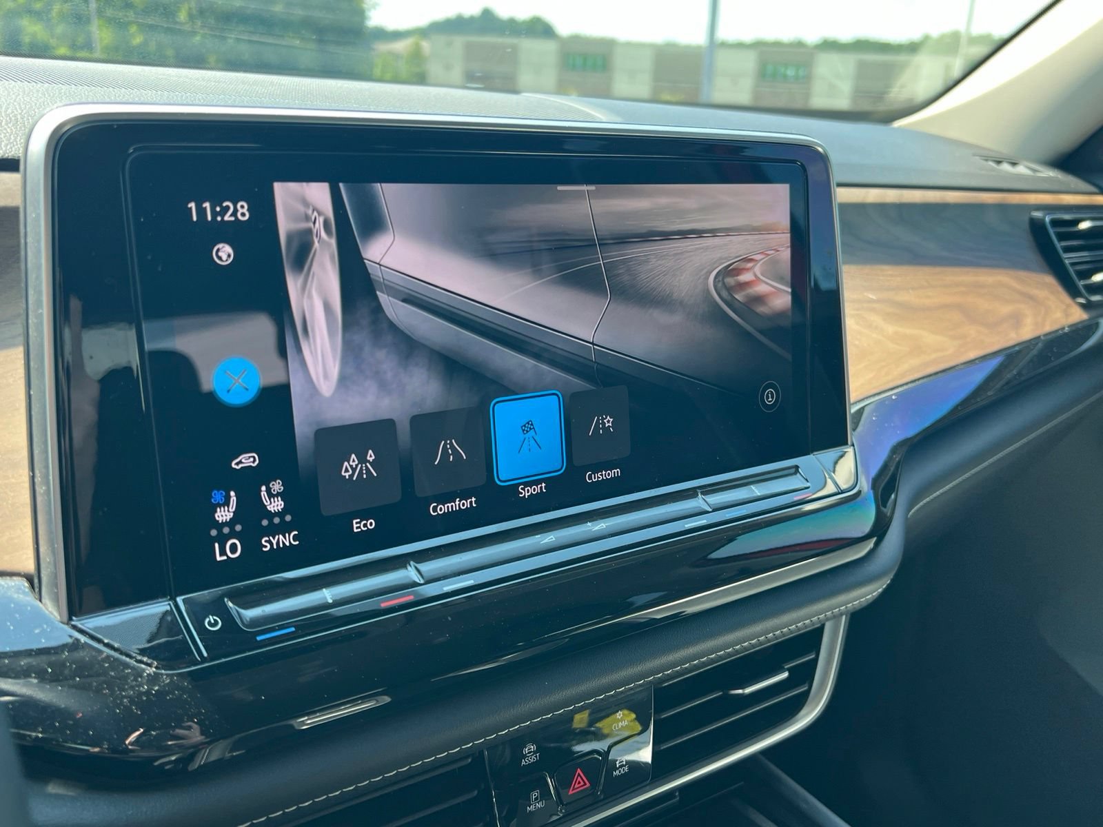 Used 2024 Volkswagen Atlas SE FWD image 18