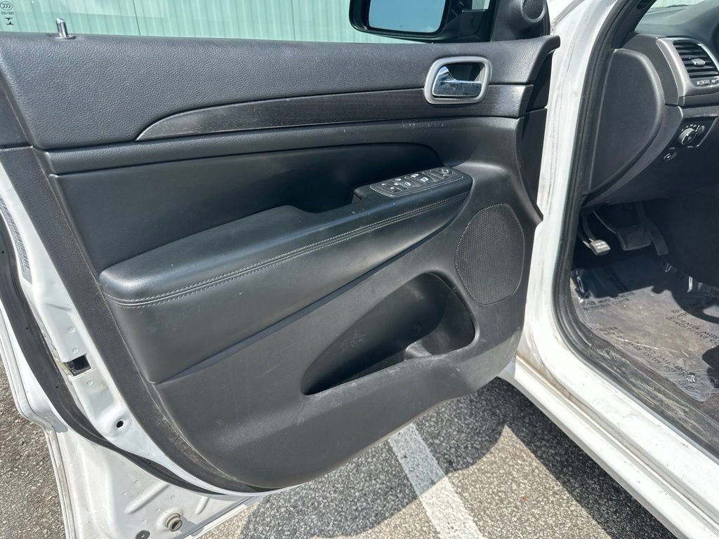 Used 2018 Jeep Grand Cherokee Altitude AWD/4WD image 13
