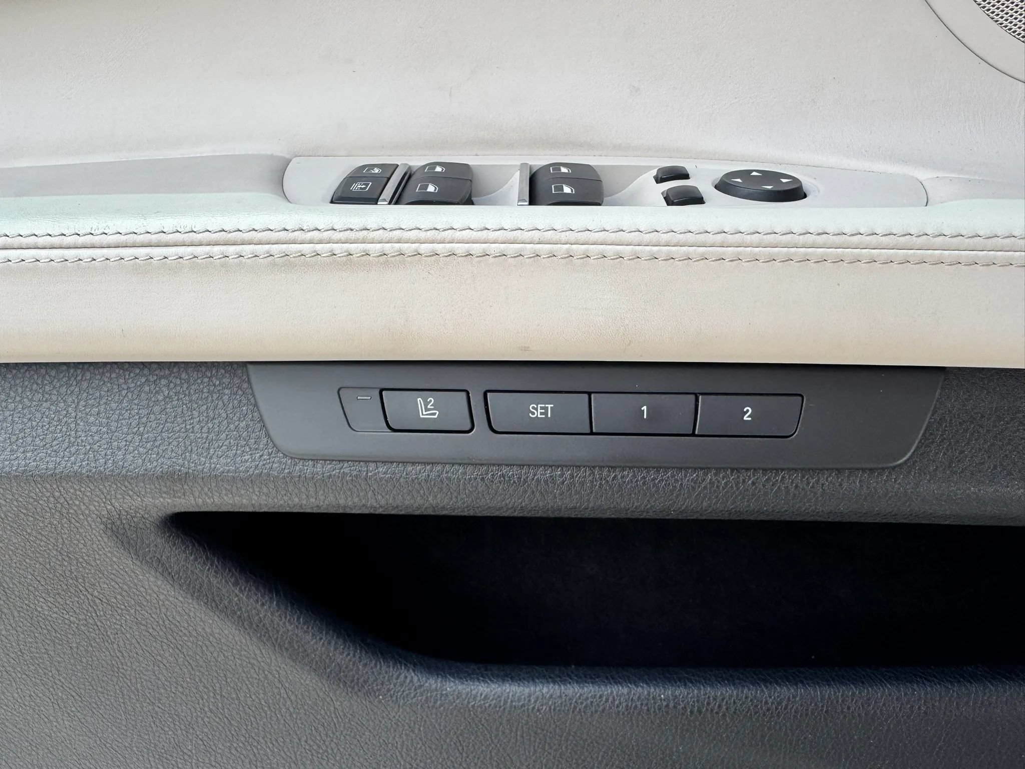 Used 2015 BMW 750i RWD image 47