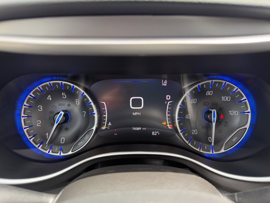 Used 2023 Chrysler Pacifica Touring-L FWD image 27