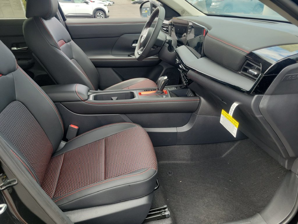 New 2026 Nissan Kicks SR w/ Cold Weather Package AWD/4WD image 12