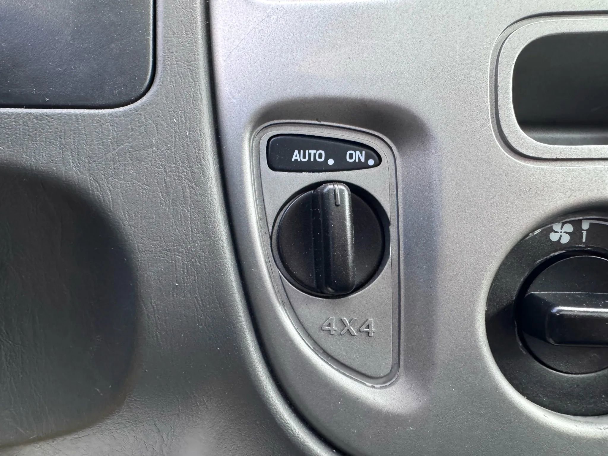 Used 2003 Ford Escape XLT image 22