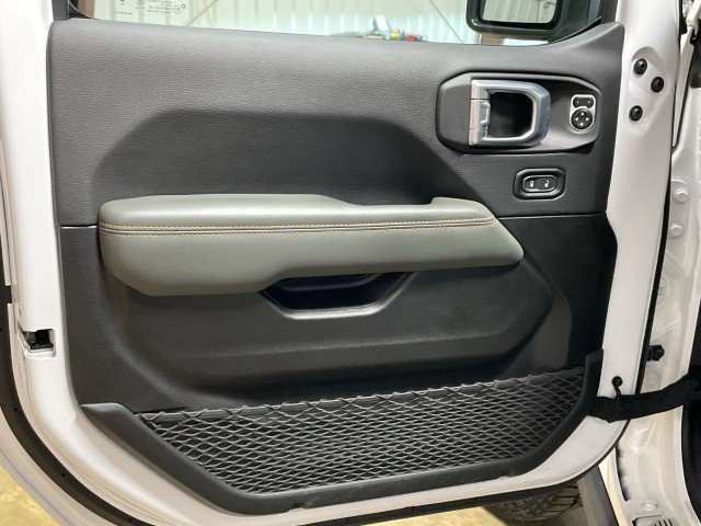 Used 2024 Jeep Gladiator Mojave w/ Convenience Group image 12