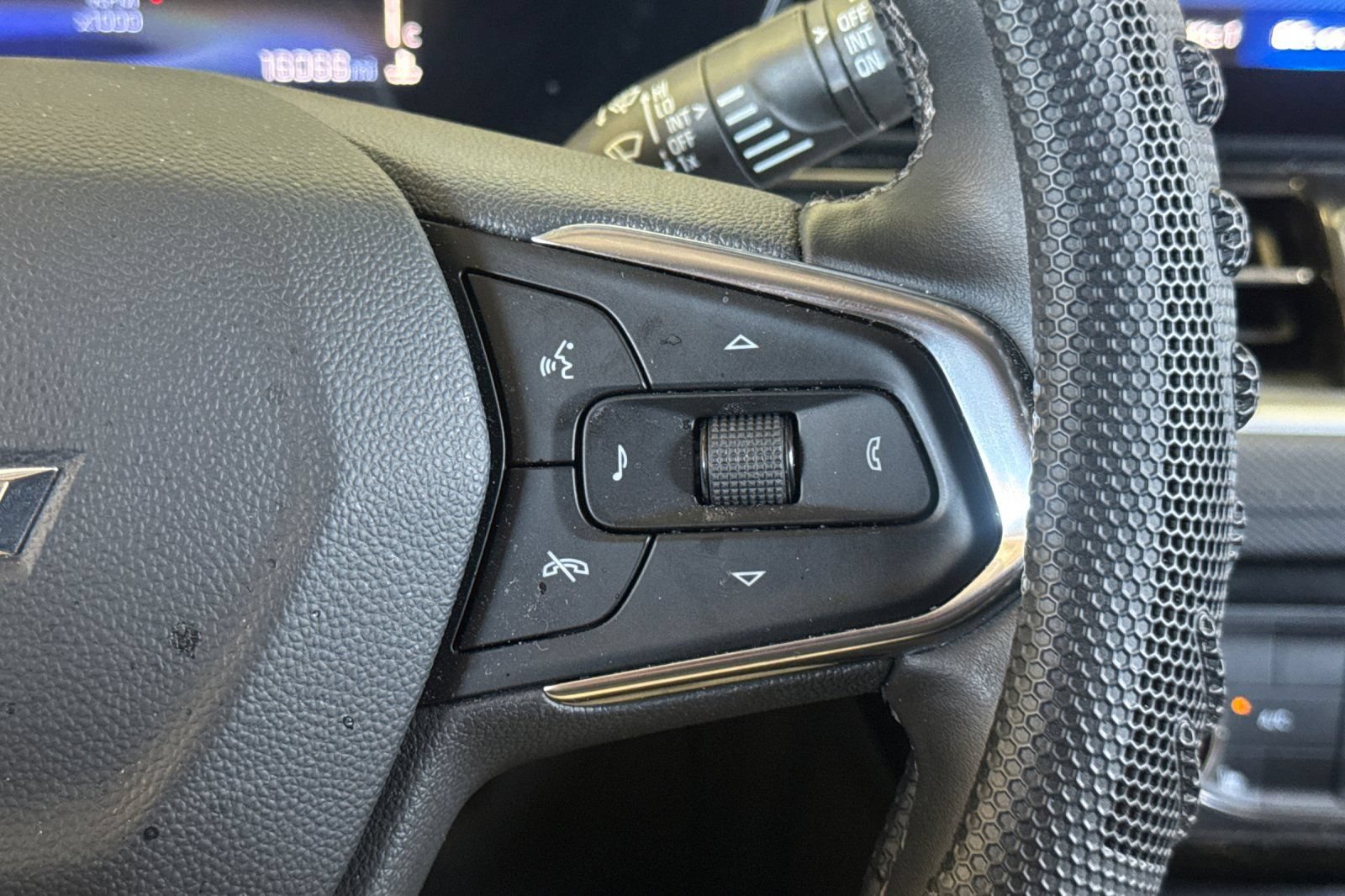 Used 2024 Chevrolet TrailBlazer LT w/ LT Cold Weather Package FWD image 37