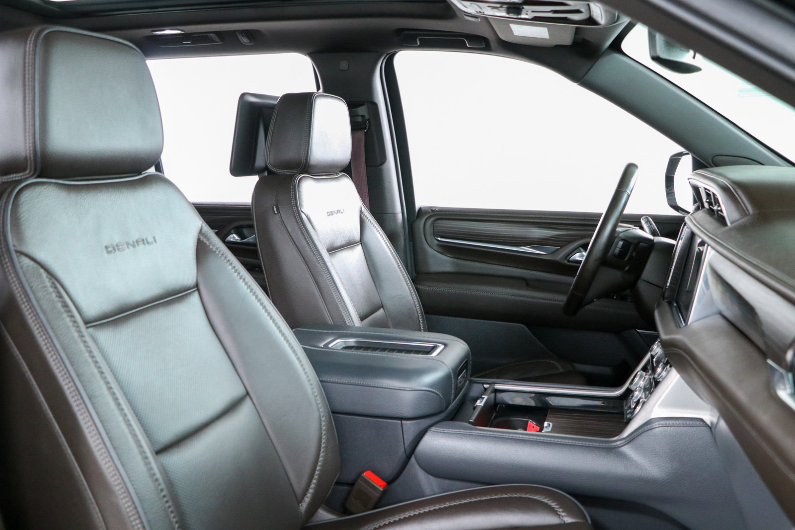 Used 2023 GMC Yukon Denali AWD/4WD image 32