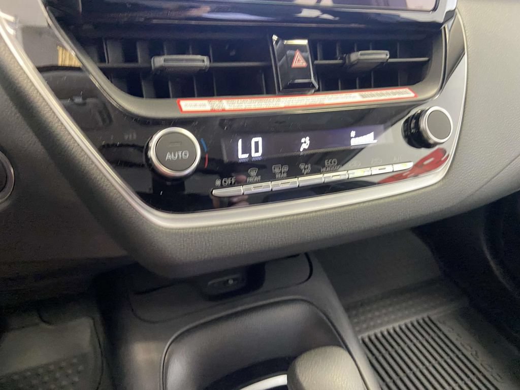 Used 2026 Toyota Corolla LE w/ LE Premium Package FWD image 23