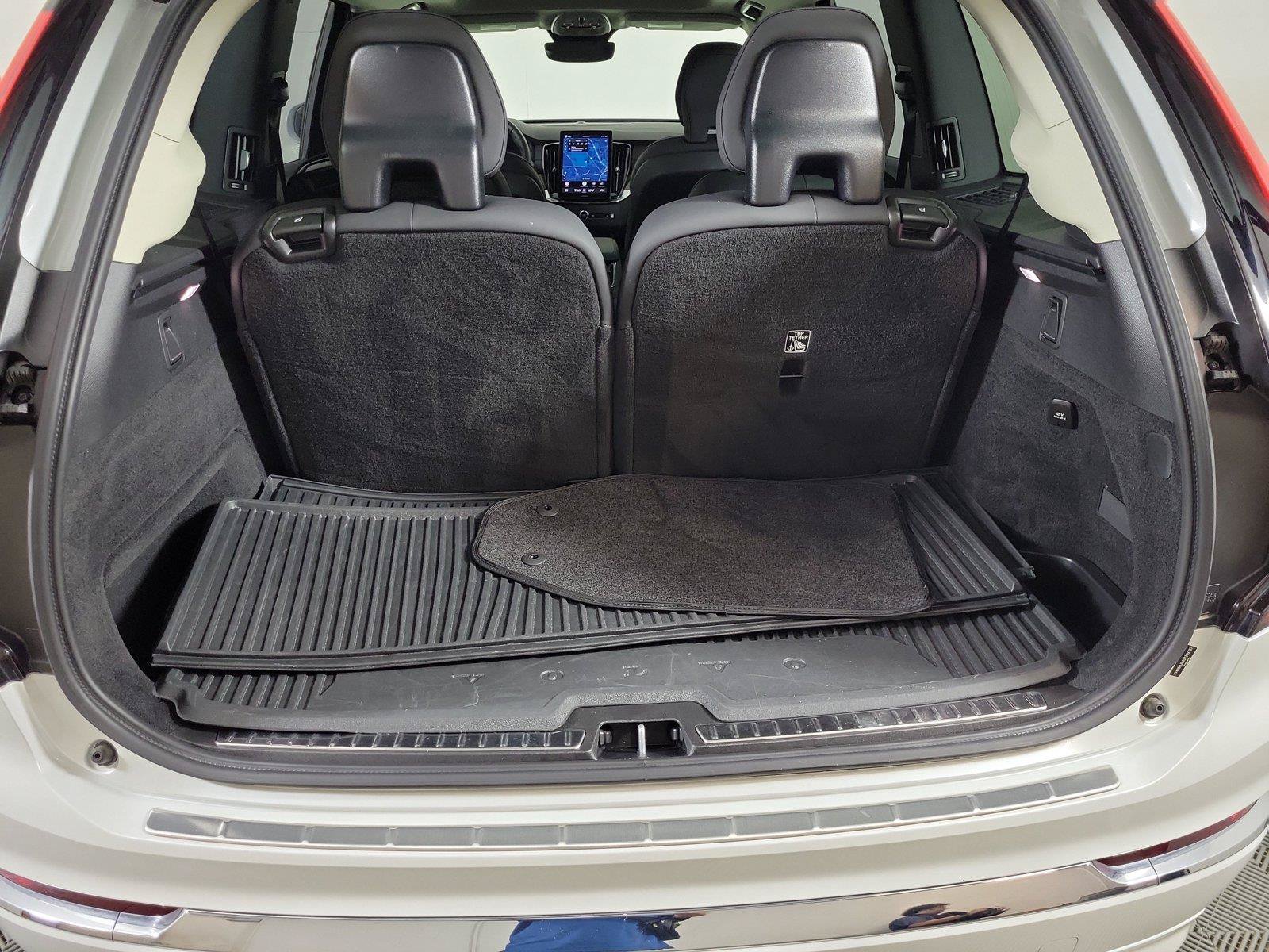 Certified 2025 Volvo XC90 T8 Plus w/ Protection Package Premier AWD/4WD image 9