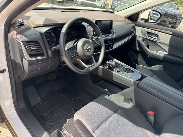 Used 2023 Nissan Rogue SV image 18