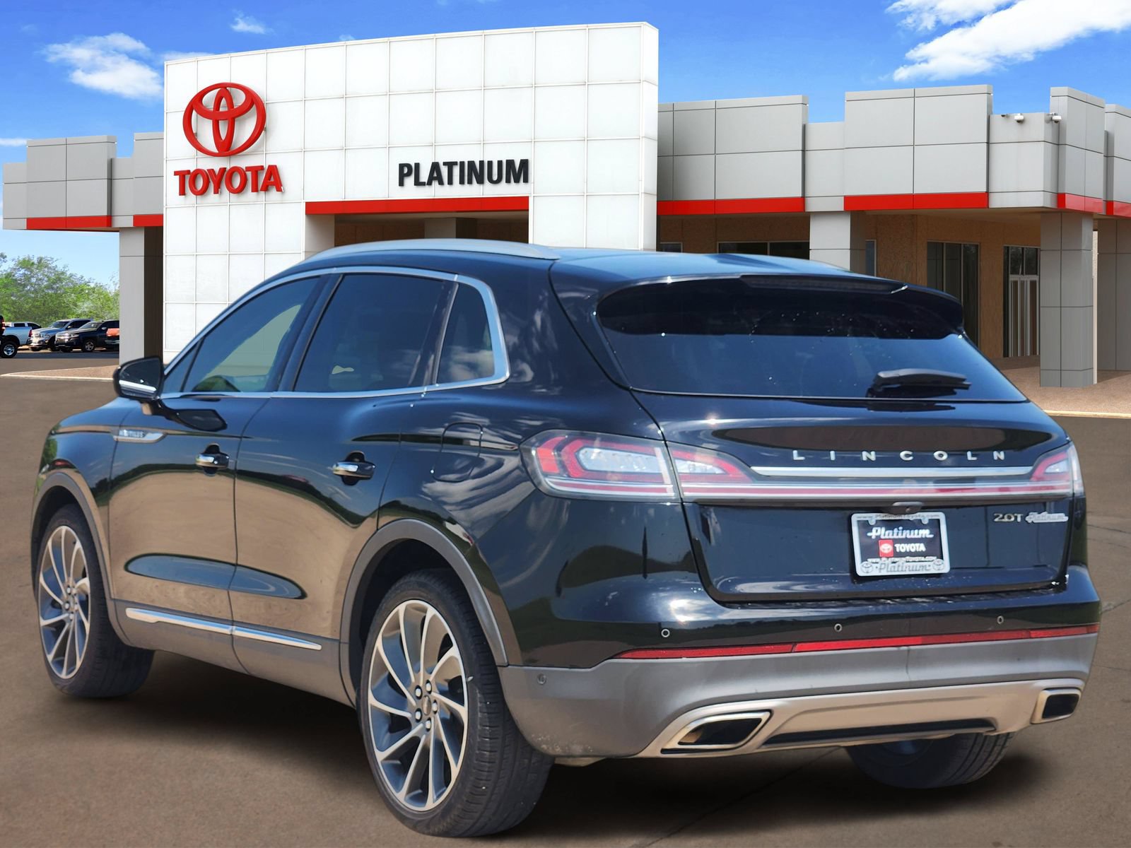 Used 2020 Lincoln Nautilus Reserve w/ Equipment Group 201A FWD image 5