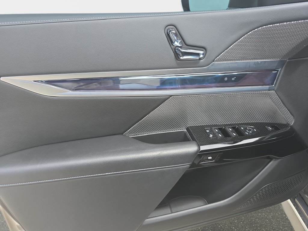 Certified 2024 BMW i7 eDrive50 w/ Premium Package RWD image 21