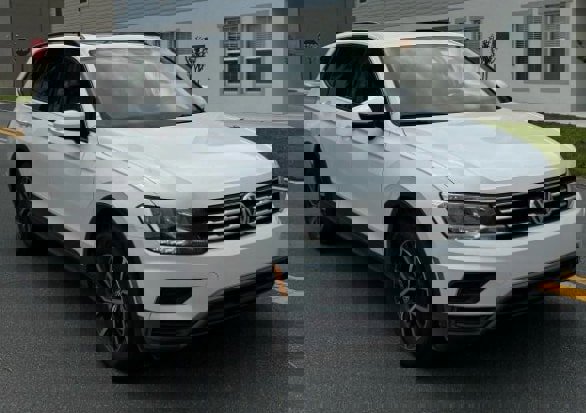 Used 2019 Volkswagen Tiguan SE w/ Panoramic Sunroof Package image 1