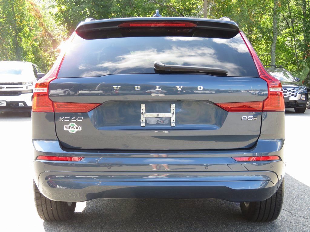 Used 2022 Volvo XC60 B5 Momentum image 7