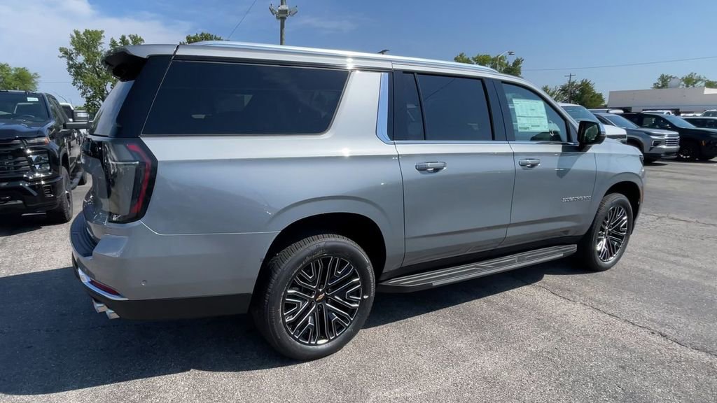 New 2025 Chevrolet Suburban Premier image 2
