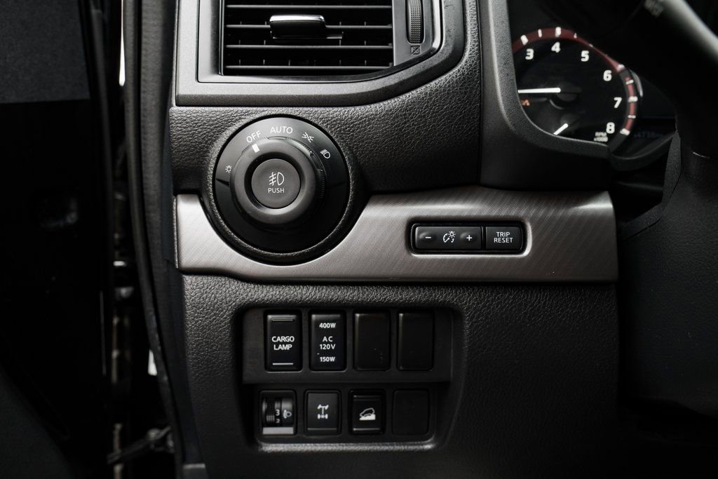 Used 2021 Nissan Titan PRO-4X w/ Pro-4x Convenience Package image 18