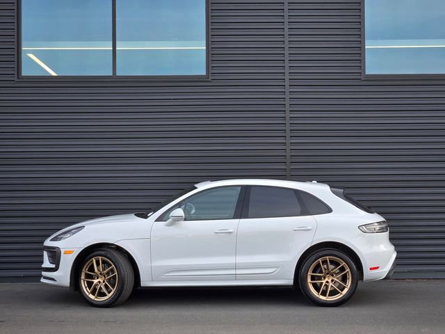 Used 2025 Porsche Macan image 2