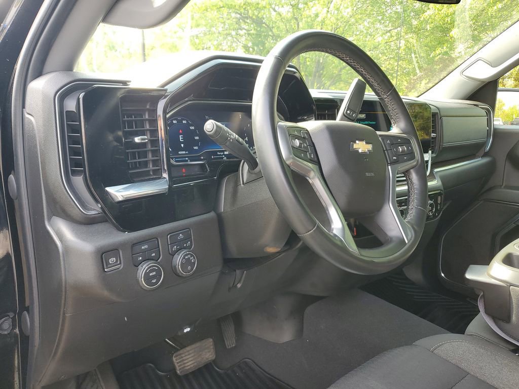 Used 2024 Chevrolet Silverado 1500 LT AWD/4WD image 14