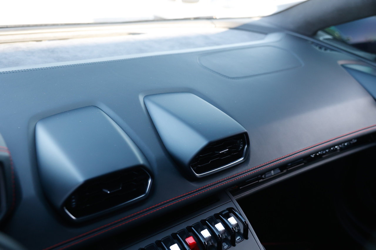 Used 2020 Lamborghini Huracan EVO image 38