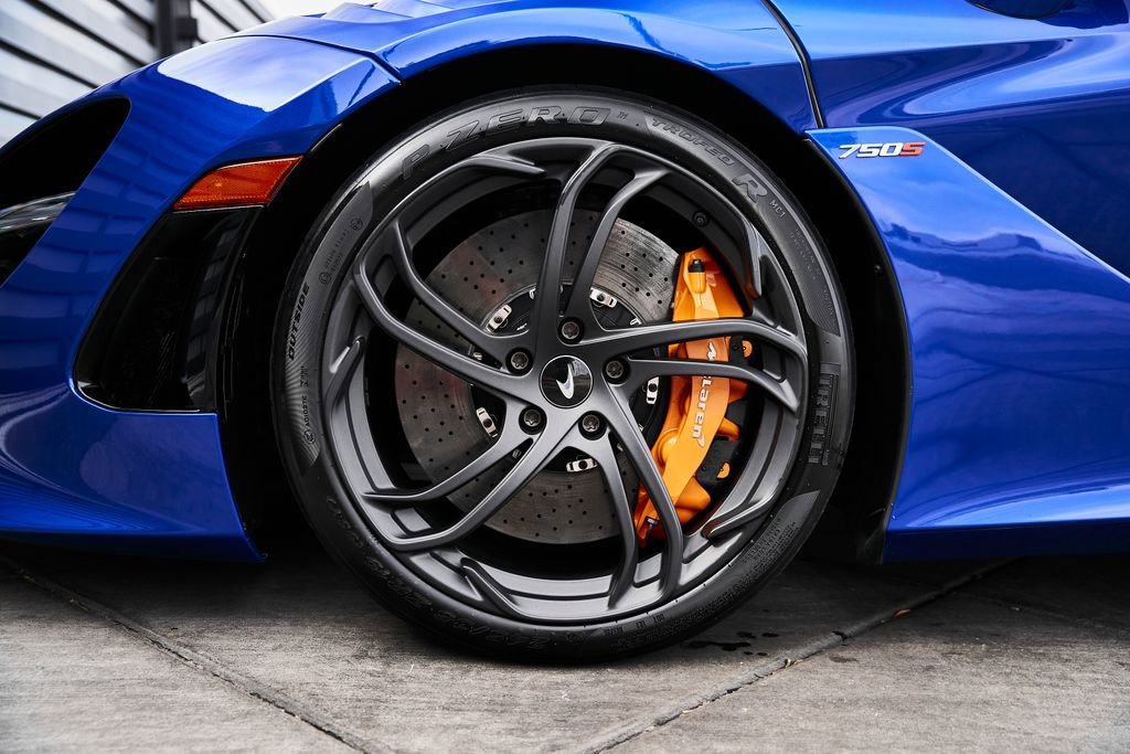 Used 2024 McLaren 750S RWD image 3