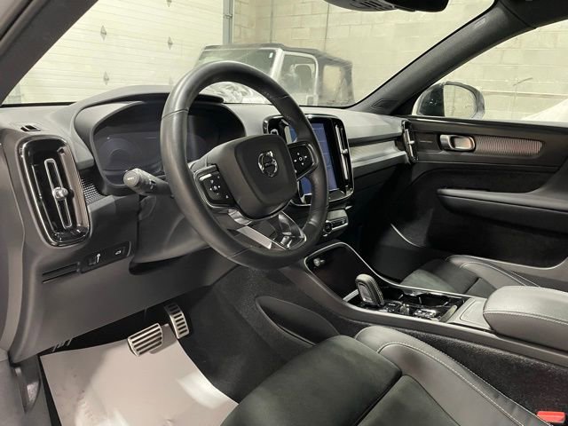 Used 2022 Volvo XC40 T5 R-Design w/ Climate Package image 11