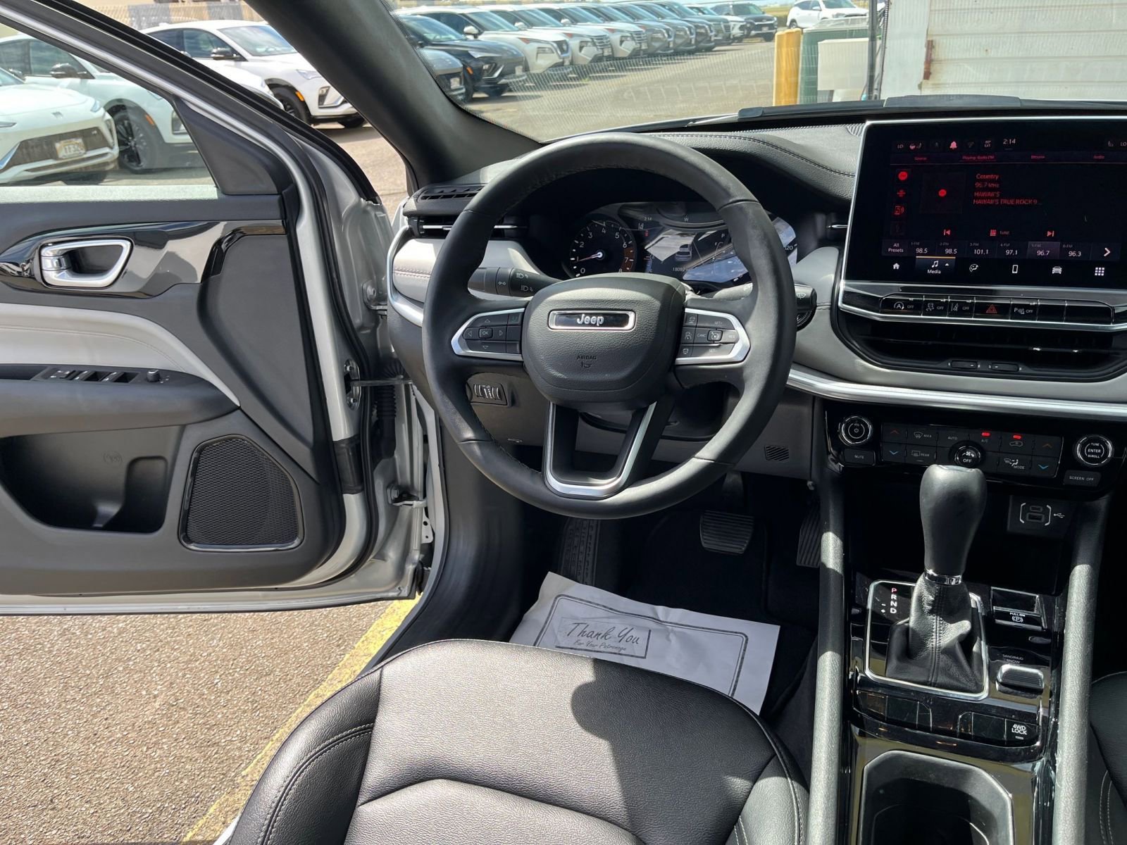 Used 2025 Jeep Compass Limited image 33