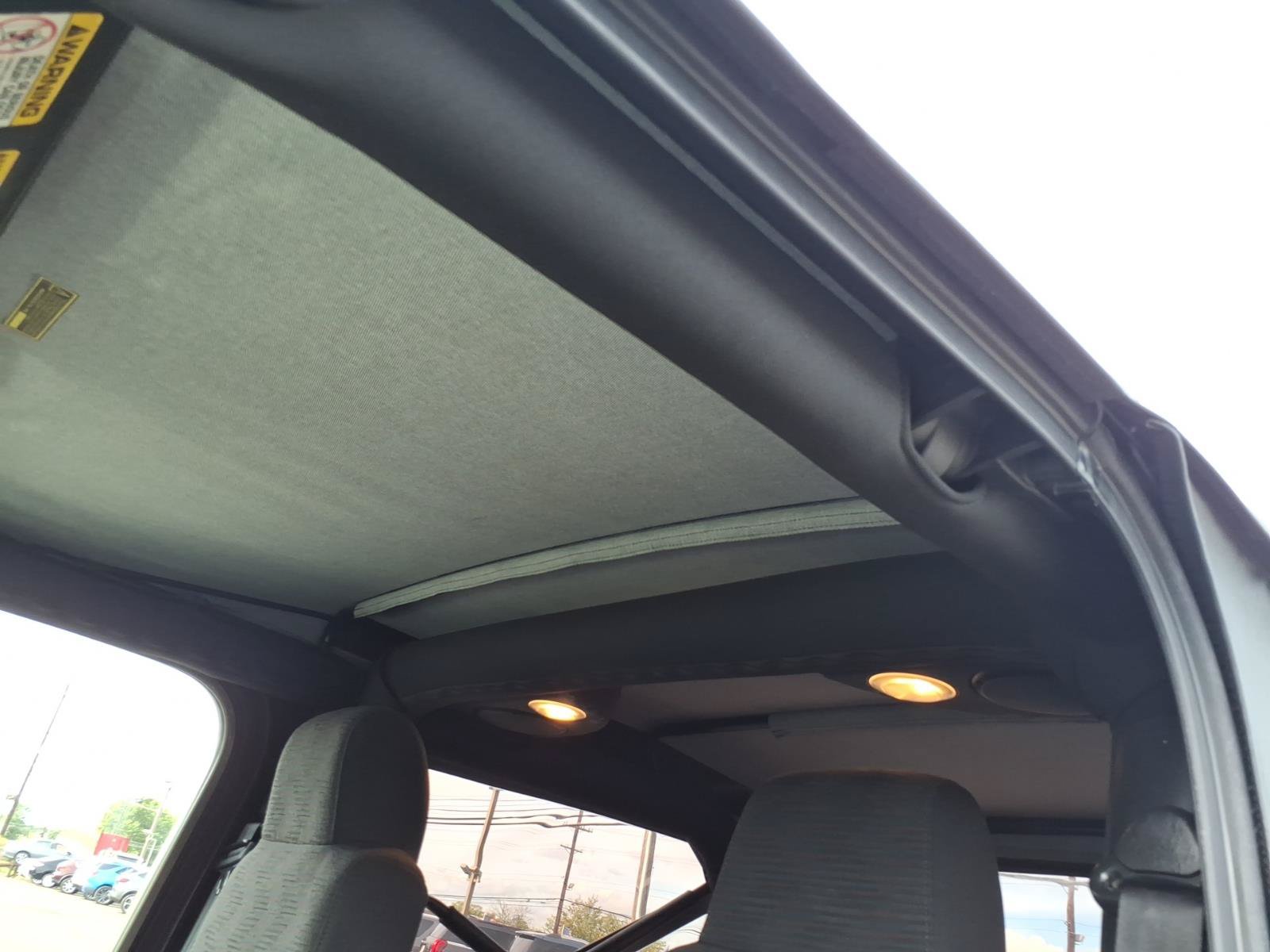 Used 2004 Jeep Wrangler 4WD image 14
