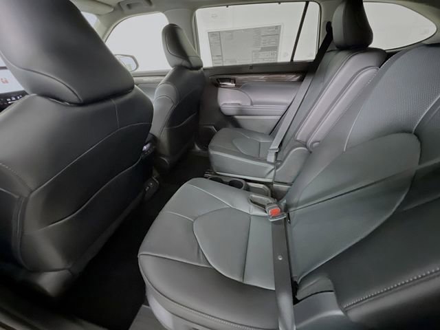 New 2025 Toyota Highlander Limited image 26
