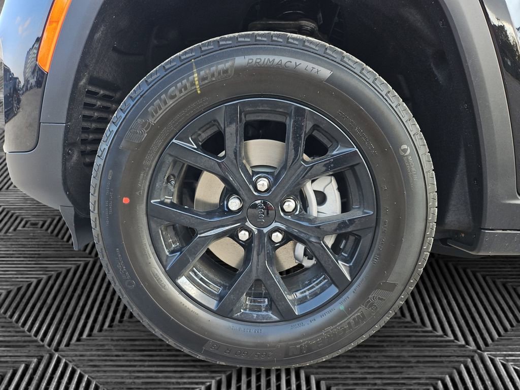 New 2025 Jeep Grand Cherokee Altitude image 14