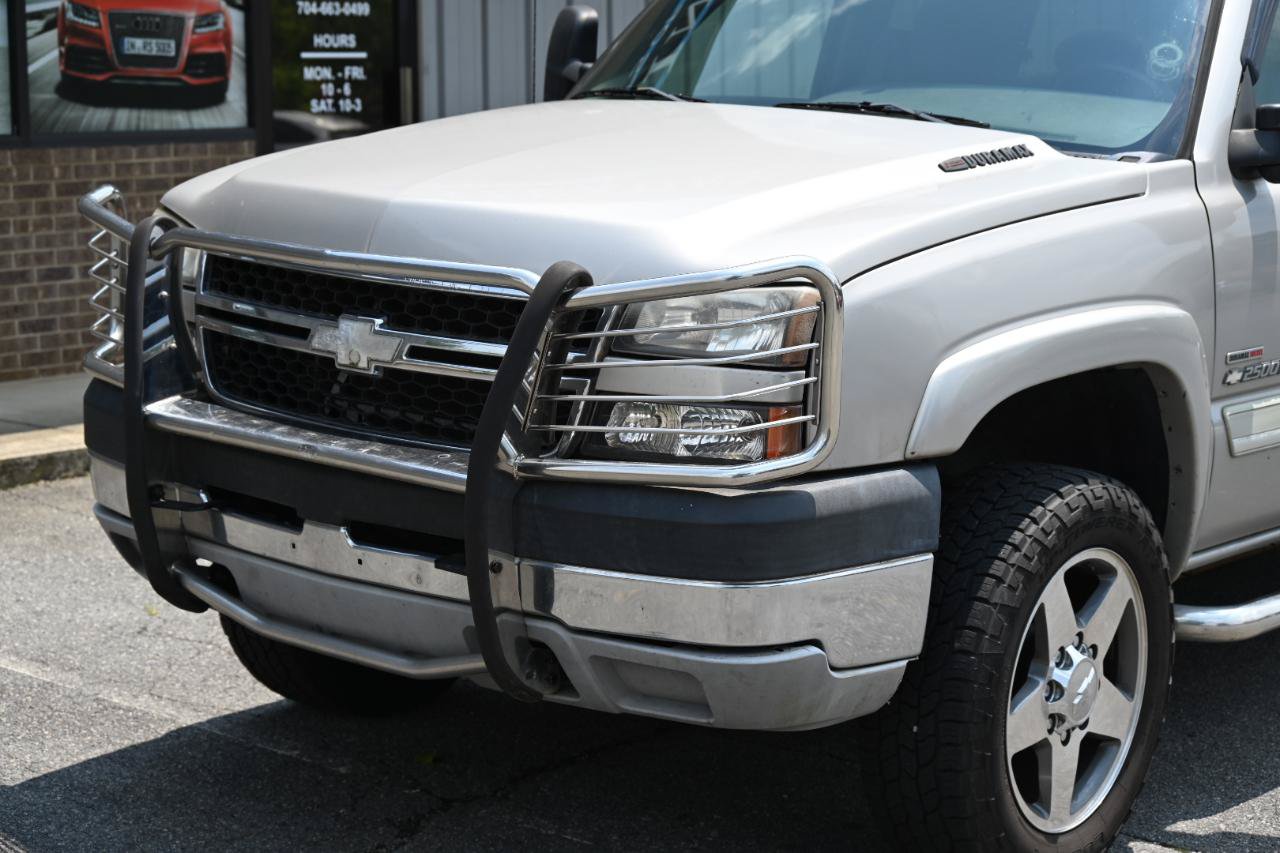 Used 2006 Chevrolet Silverado 2500 LT w/ Skid Plate Package AWD/4WD image 7