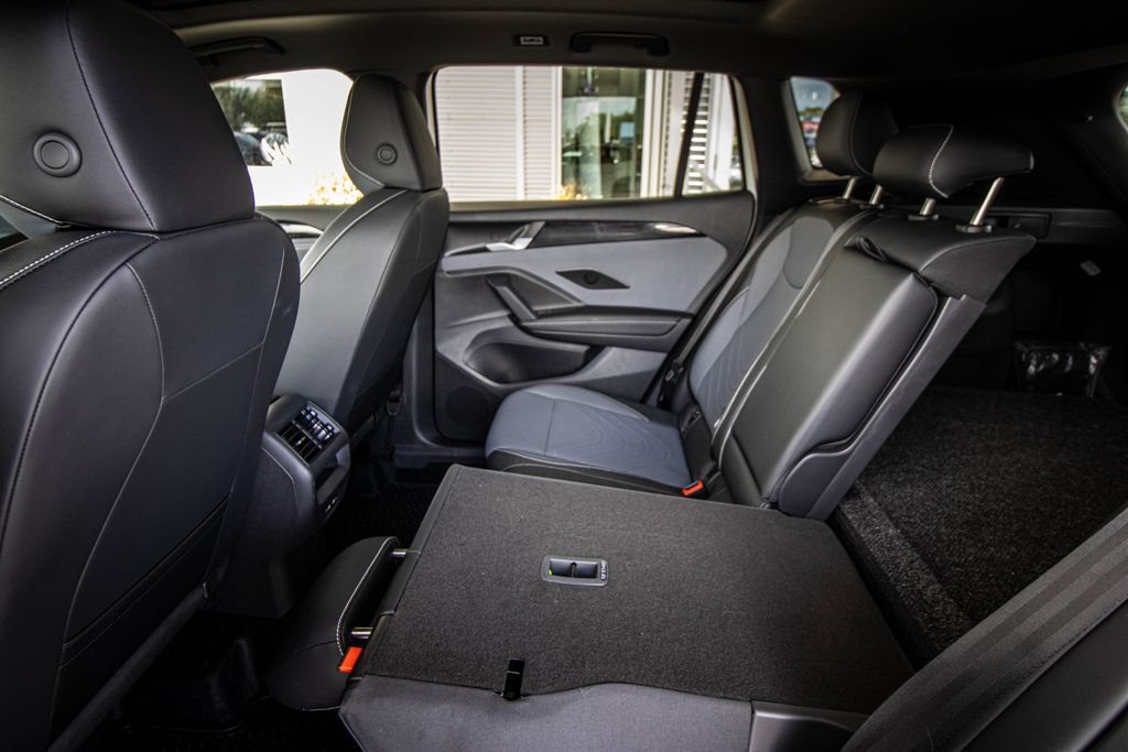 Certified 2026 Volkswagen Tiguan SE R-Line FWD image 25