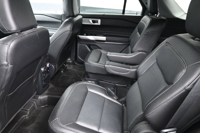 Used 2021 Ford Explorer Limited w/ Equipment Group 301A AWD/4WD image 18