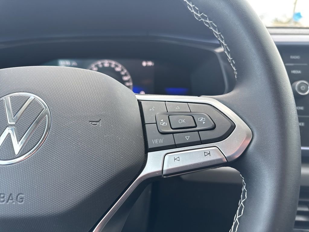 Certified 2022 Volkswagen Taos SE image 14