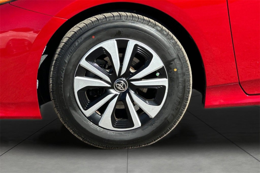 Used 2017 Toyota Prius Prime Premium image 26