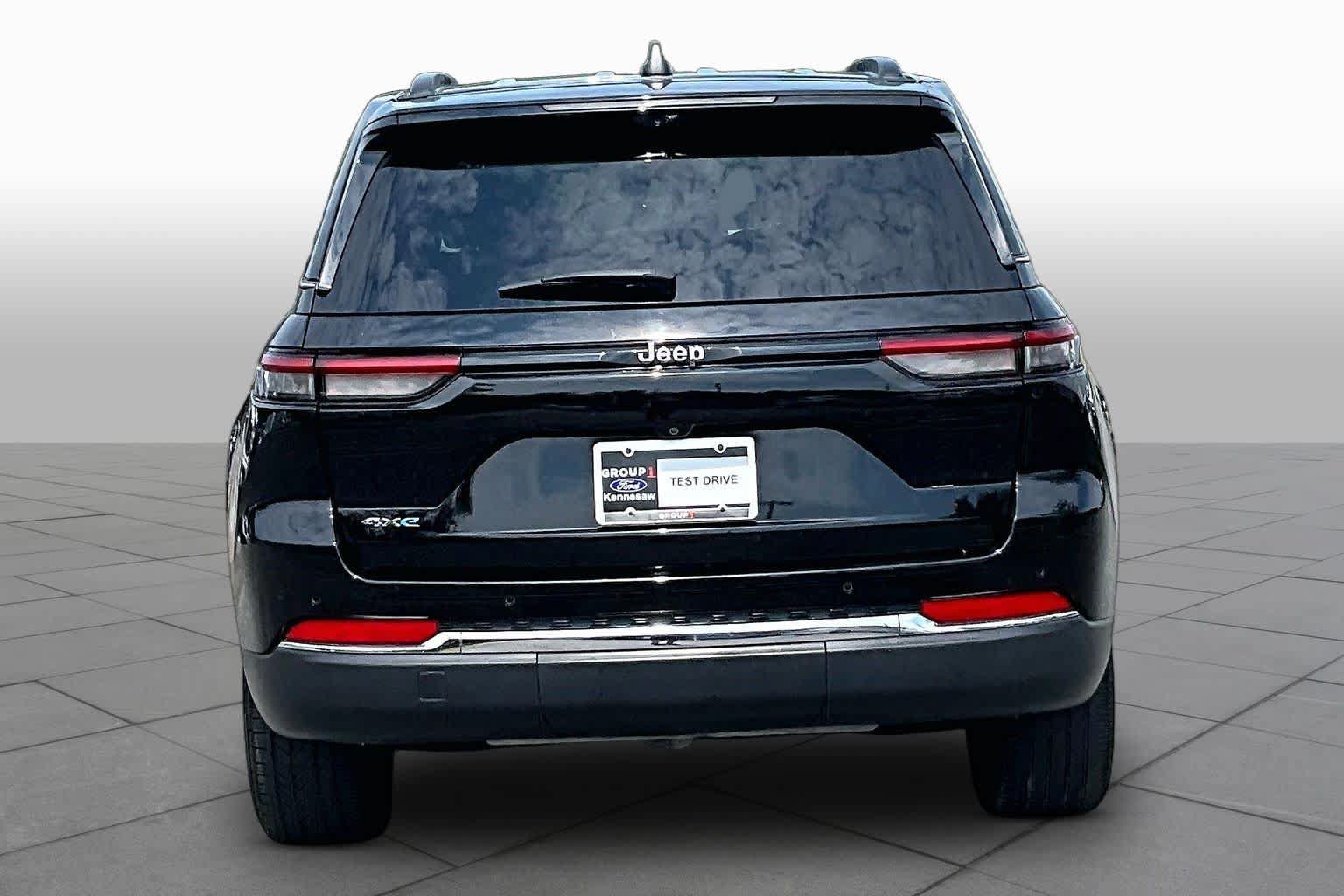 Used 2022 Jeep Grand Cherokee Limited 4xe w/ Luxury Tech Group II AWD/4WD image 5