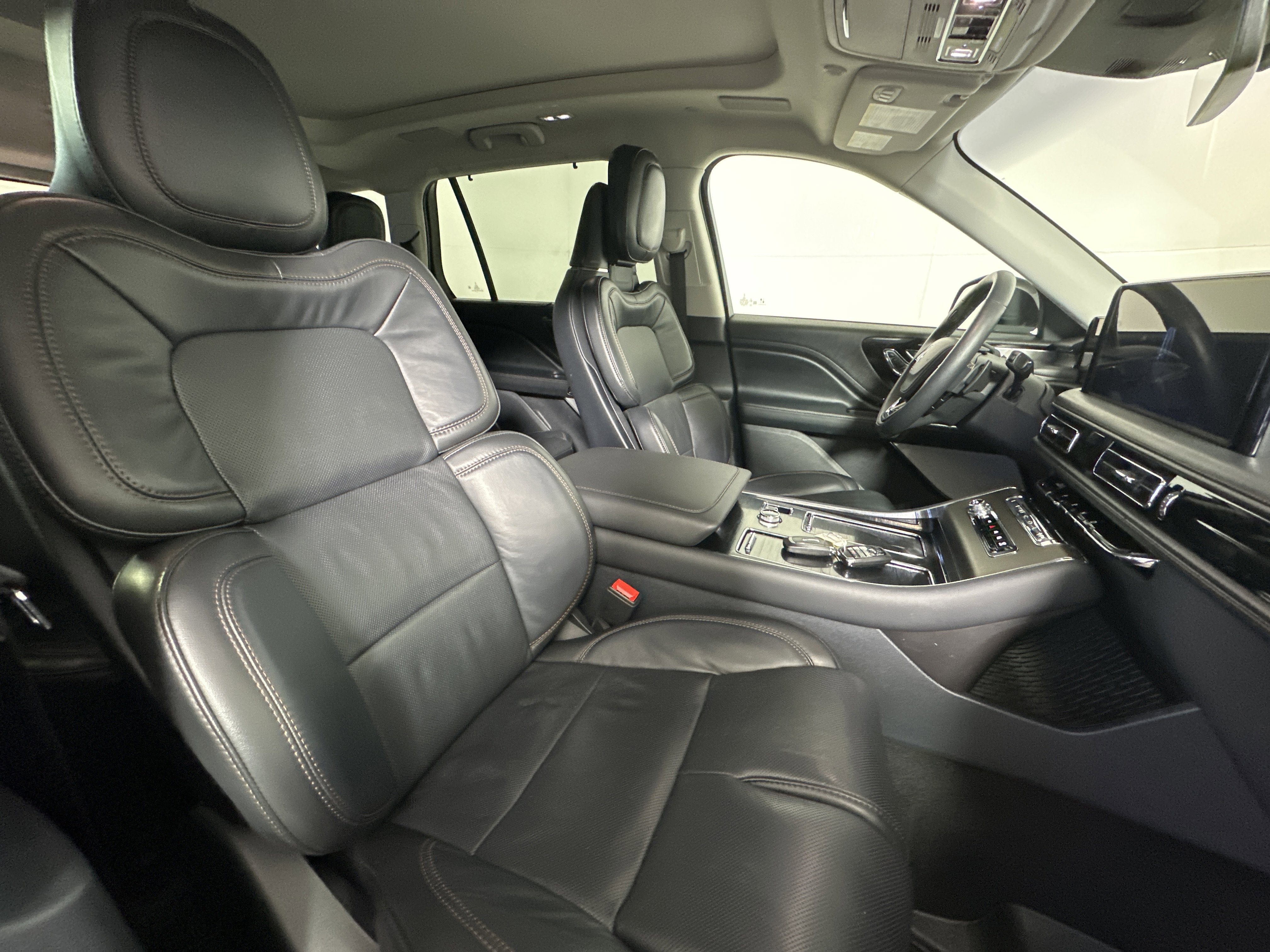 Used 2025 Lincoln Aviator Reserve w/ Equipment Group 201A image 25