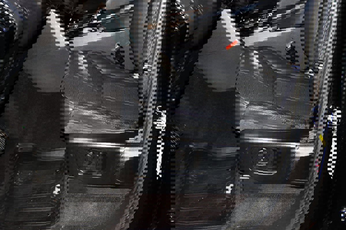 Used 2018 Land Rover Discovery HSE image 33