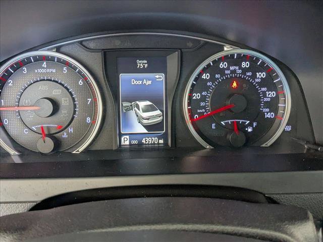 Used 2016 Toyota Camry SE image 10