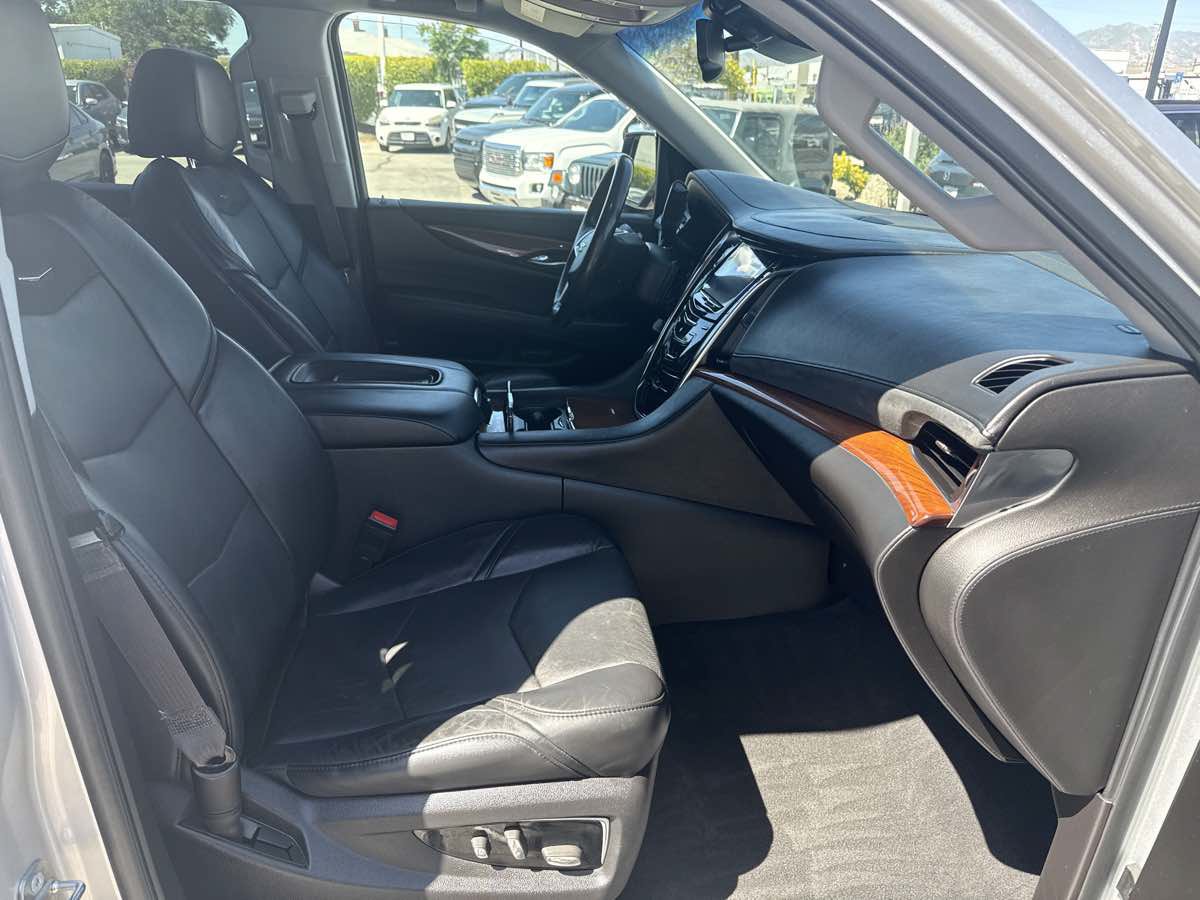Used 2015 Cadillac Escalade Premium AWD/4WD image 24