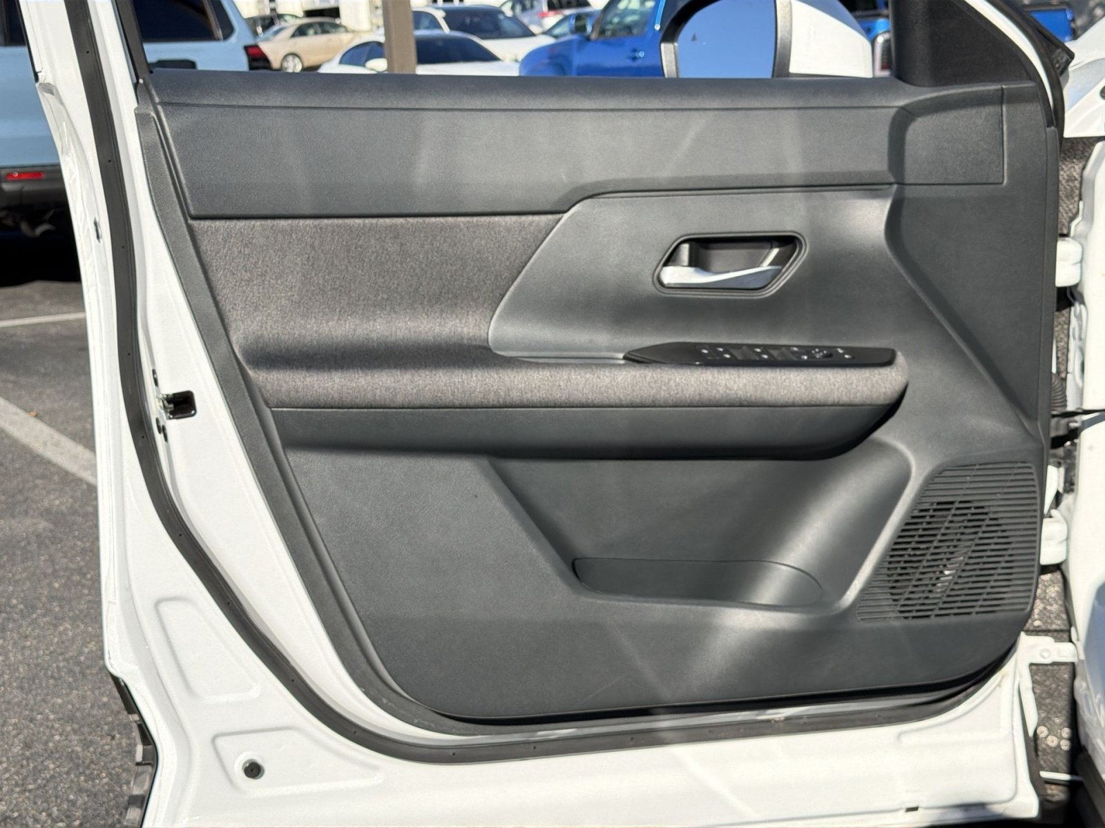 Used 2025 Nissan Kicks SV AWD/4WD image 40
