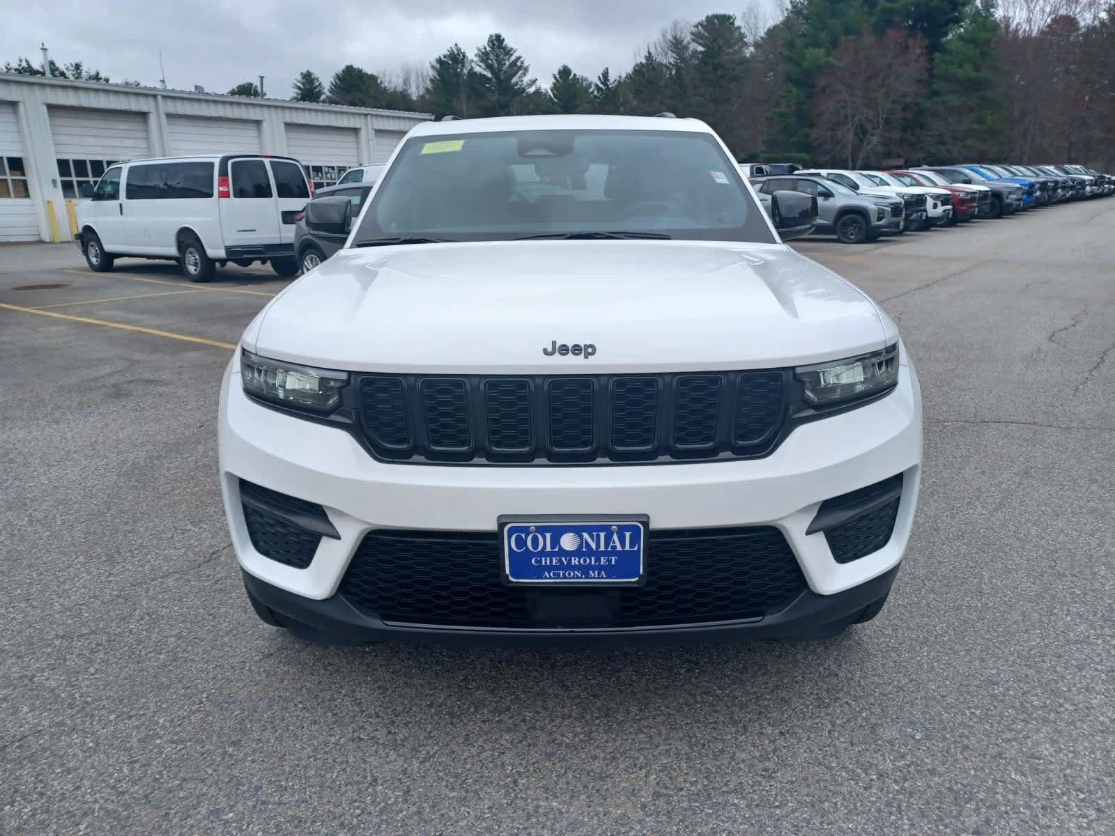 Used 2023 Jeep Grand Cherokee Altitude AWD/4WD image 22