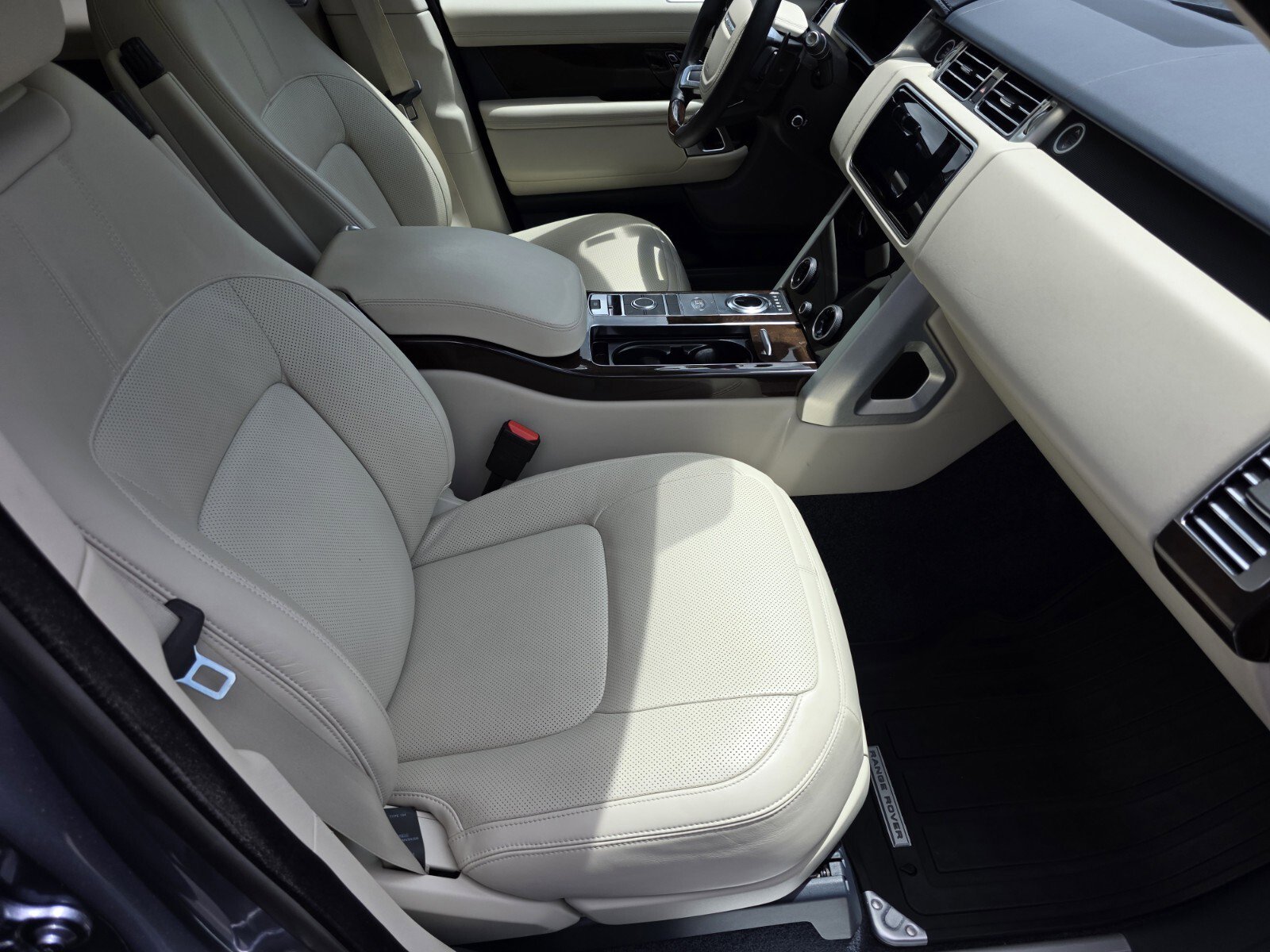 Used 2021 Land Rover Range Rover Westminster Edition image 3