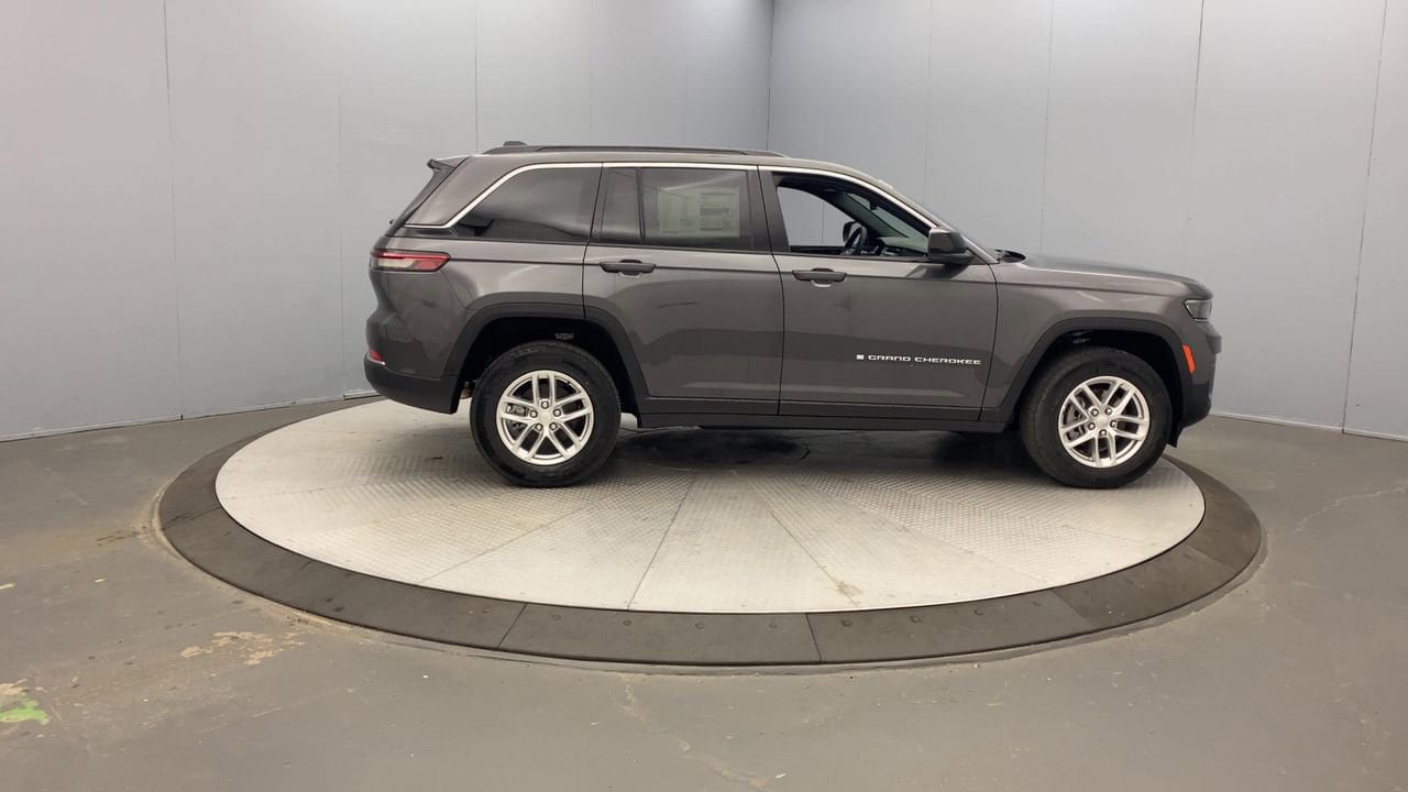 New 2025 Jeep Grand Cherokee Laredo X w/ Luxury Tech Group I AWD/4WD image 6
