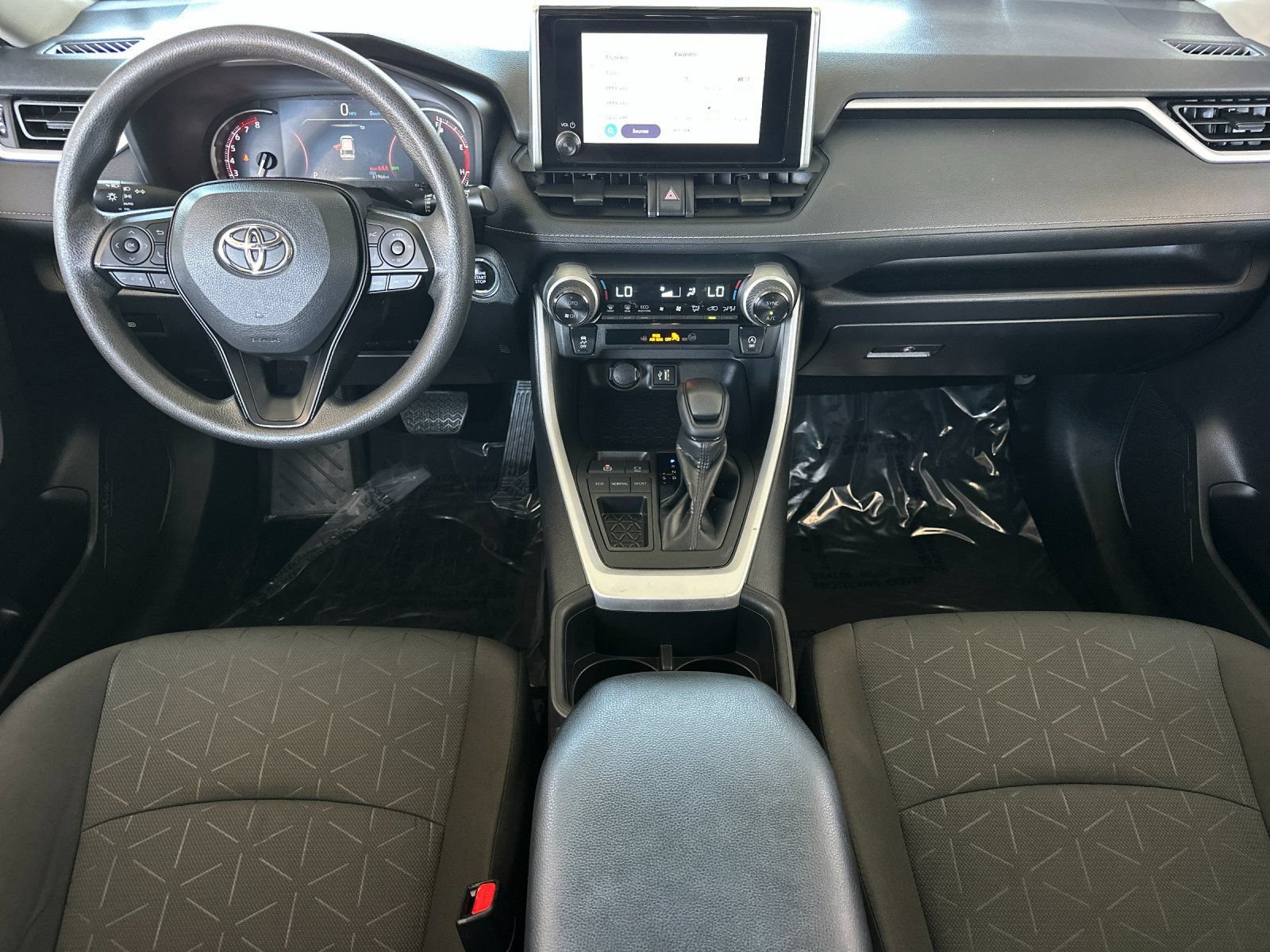 Used 2024 Toyota RAV4 XLE FWD image 12