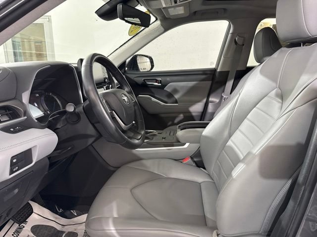 Used 2022 Toyota Highlander XLE AWD/4WD image 20
