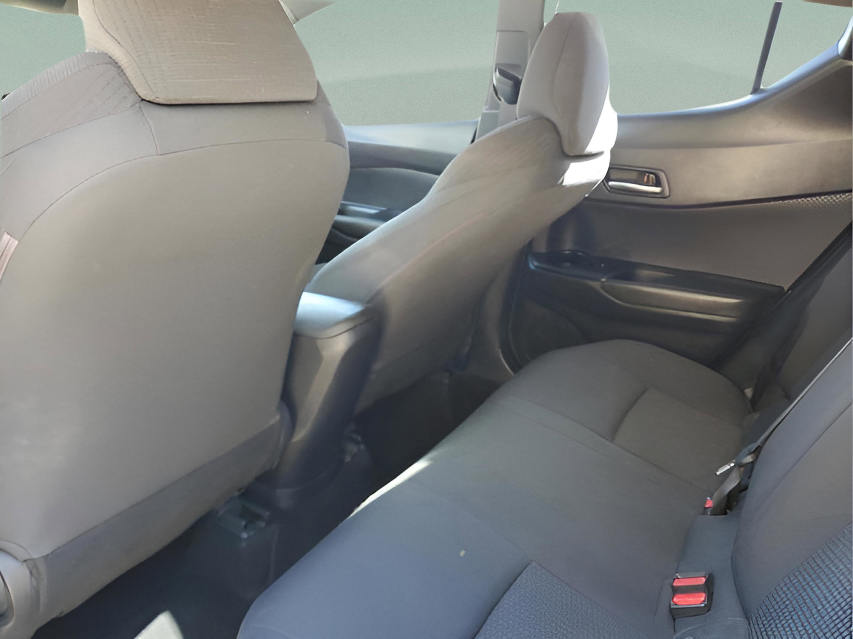 Used 2019 Toyota C-HR LE image 5